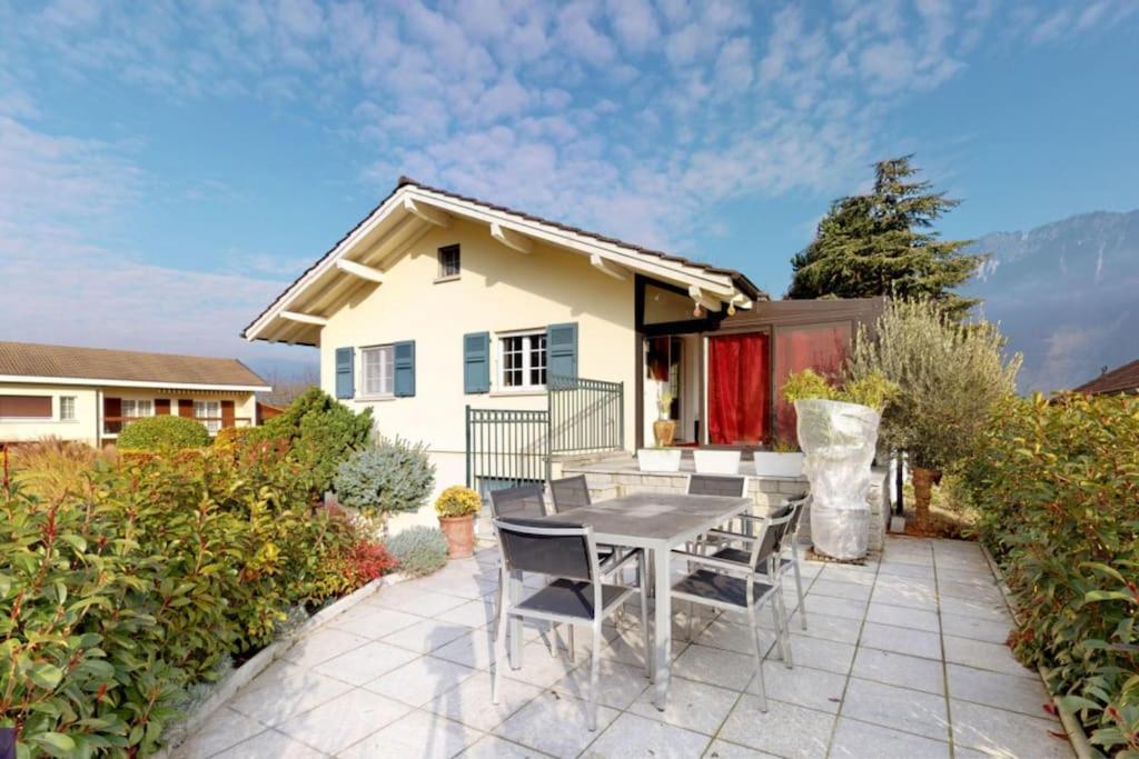 Cheerful Villa With Fireplace, Bath-Tub And Garden Noville Экстерьер фото