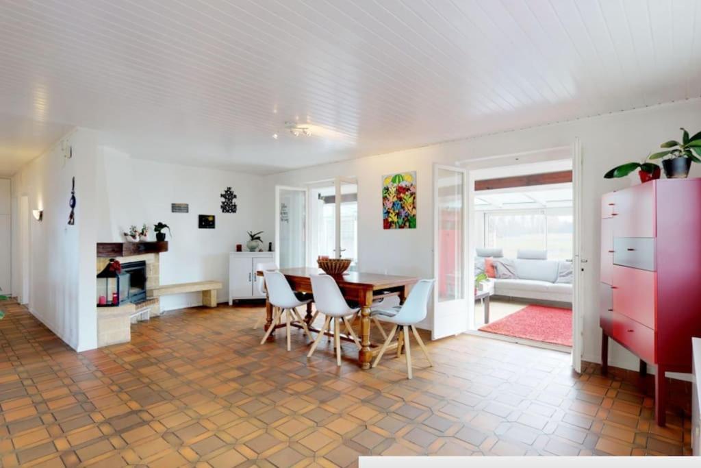 Cheerful Villa With Fireplace, Bath-Tub And Garden Noville Экстерьер фото