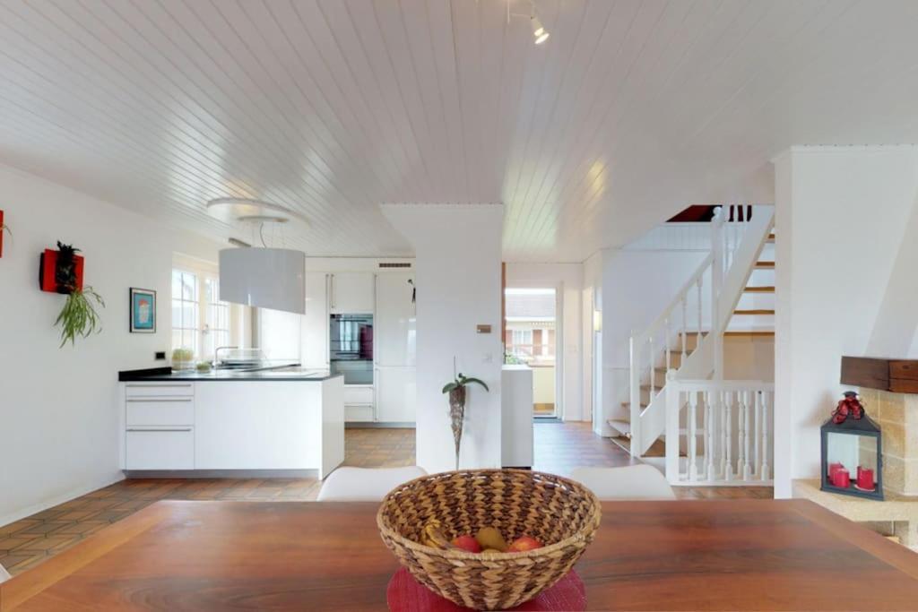 Cheerful Villa With Fireplace, Bath-Tub And Garden Noville Экстерьер фото